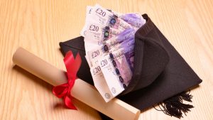 Finansier skolepenger med lån på timen.